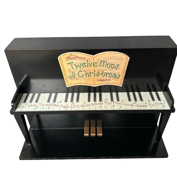 Mary's Moo Moos 1998 The Twelve Moos of Christmas Wood Piano Display Enesco Cow - Picture 2 of 10